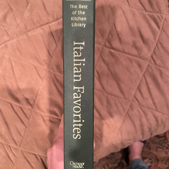 Williams-Sonoma Italian Favorites: The Best of the Kitchen Library Cookbook - Picture 2 of 3